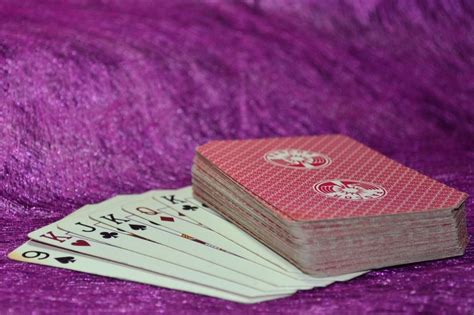 How to Perform a Spread With Cards: 5 Steps (with Pictures) .